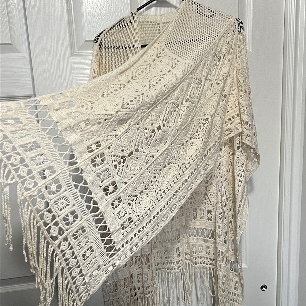 ✔️Torrid Cream Crochet Fringe Kimono Cape, EUC - Picture 8 of 11